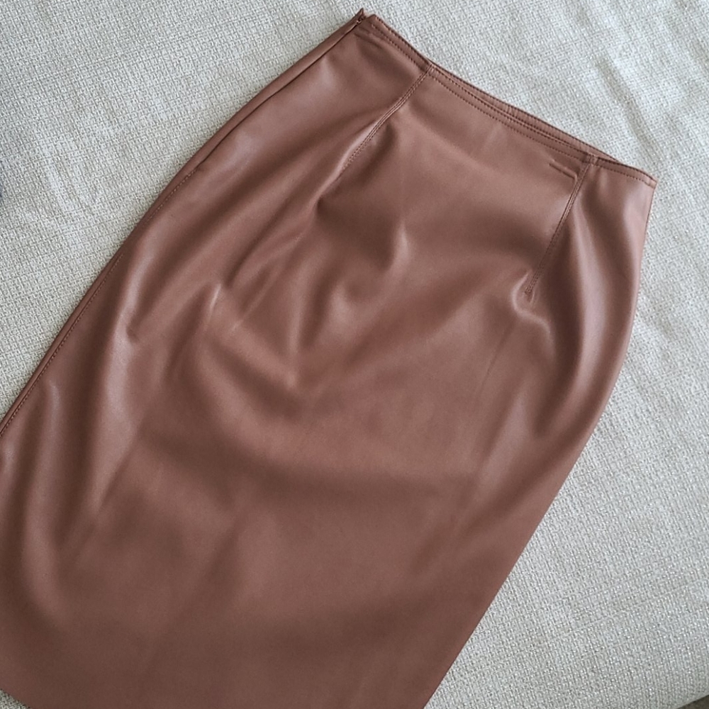 SOLD✅️Dusty Pink Faux Leather Pencil Skirt - Picture 7 of 7